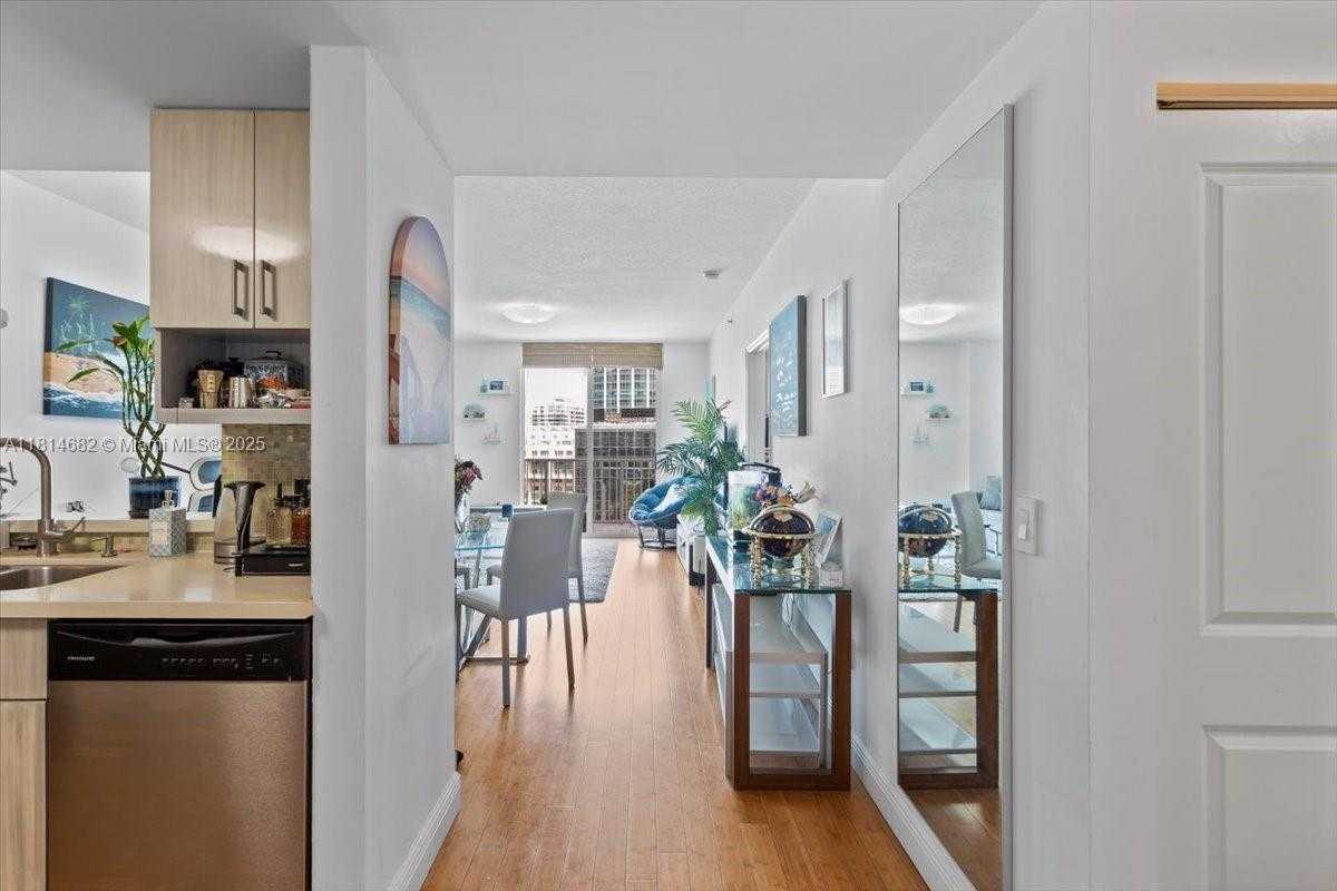 Small Image of 1250 SOUTH MIAMI AVE #2208, Miami Number 3
