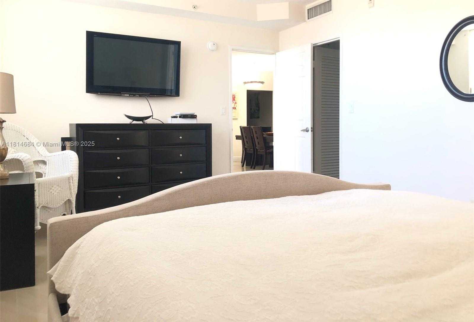 Small Image of 3001 SOUTH OCEAN DR #229, Hollywood Number 2