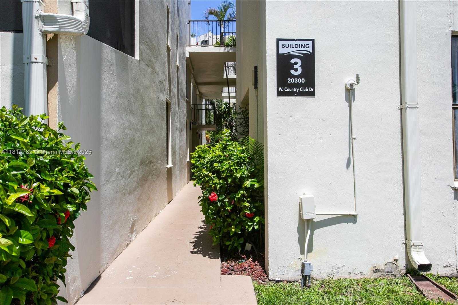 Small Image of 20300 WEST COUNTRY CLUB DR #101-3, Aventura Number 3