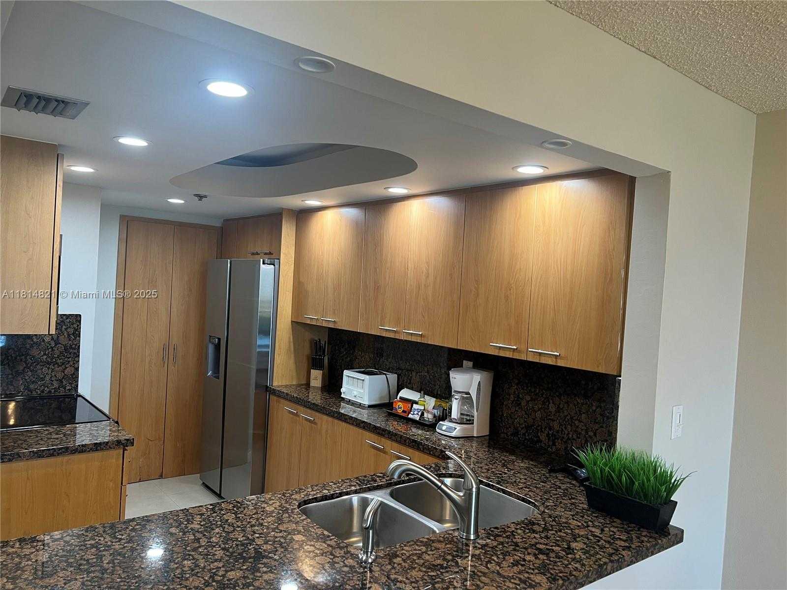 Small Image of 1717 NORTH BAYSHORE DR #A-1038, Miami Number 3
