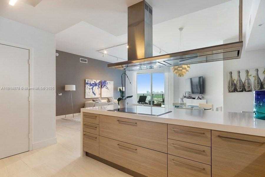 Small Image of 17301 BISCAYNE BLVD #LPH-3, North Miami Beach Number 10