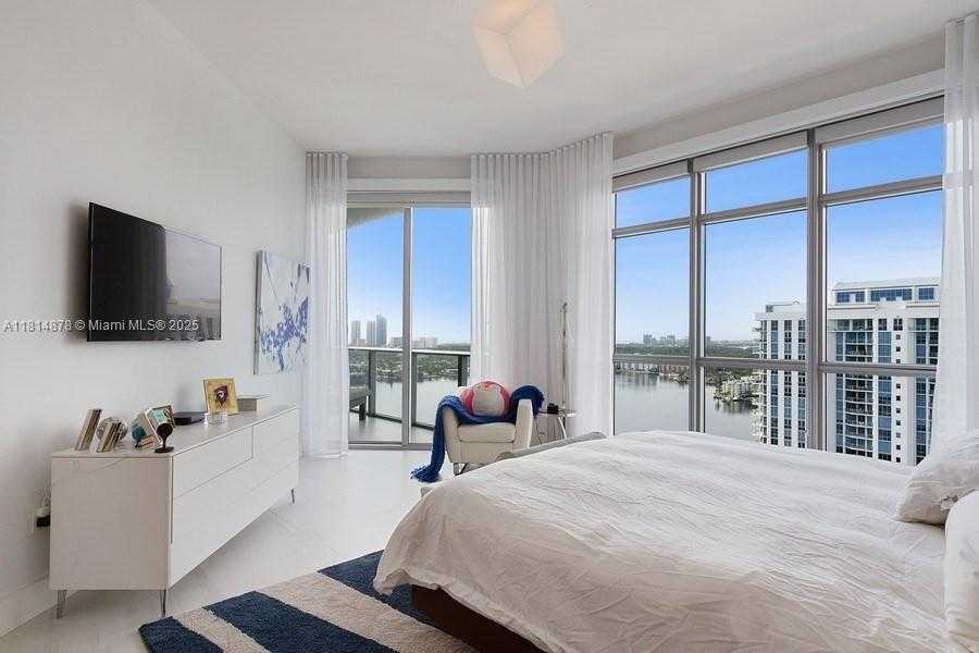 Small Image of 17301 BISCAYNE BLVD #LPH-3, North Miami Beach Number 12