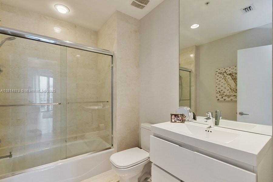 Small Image of 17301 BISCAYNE BLVD #LPH-3, North Miami Beach Number 15
