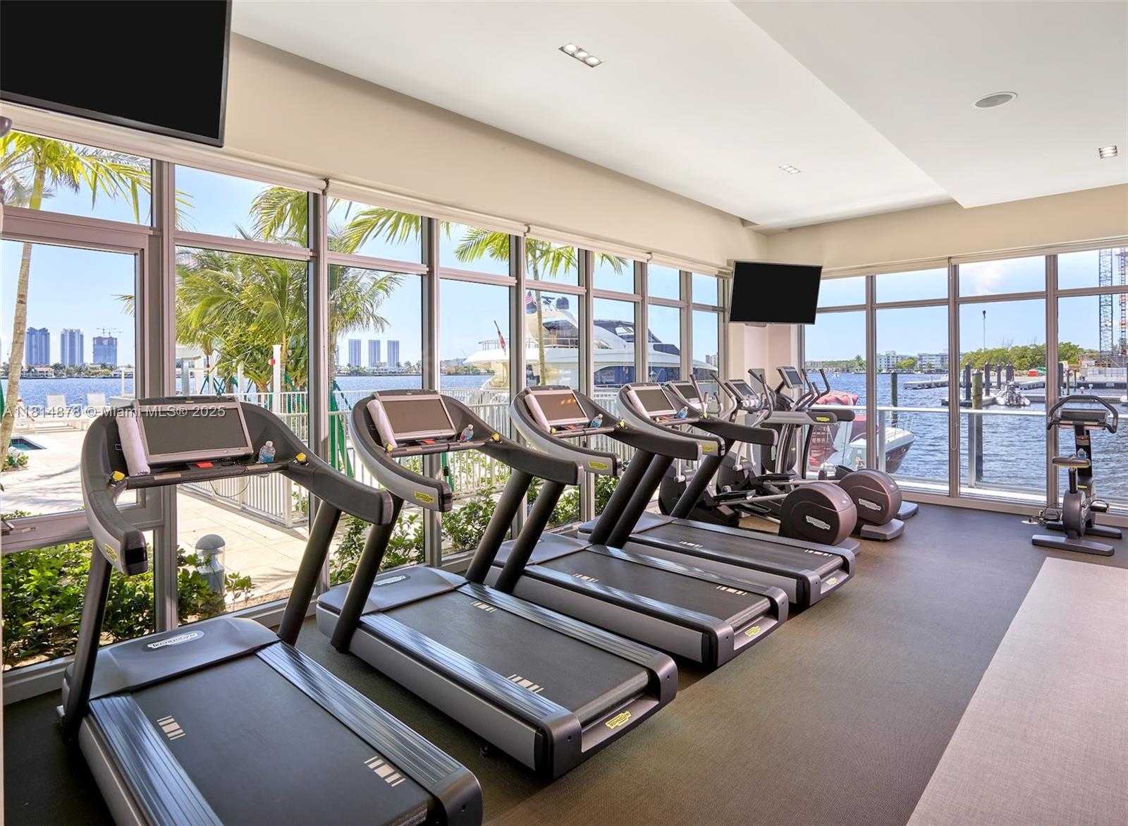 Small Image of 17301 BISCAYNE BLVD #LPH-3, North Miami Beach Number 22