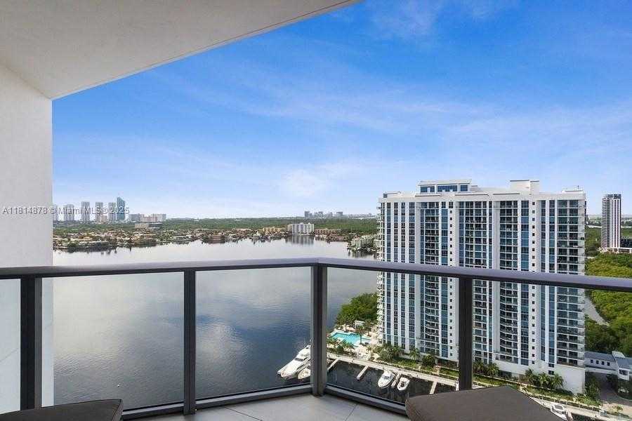 Small Image of 17301 BISCAYNE BLVD #LPH-3, North Miami Beach Number 31