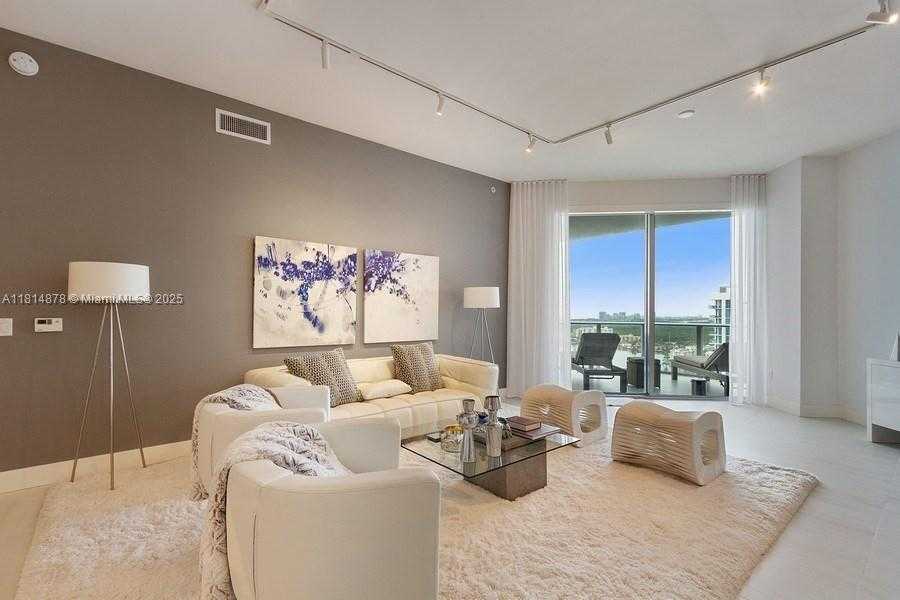 Small Image of 17301 BISCAYNE BLVD #LPH-3, North Miami Beach Number 4