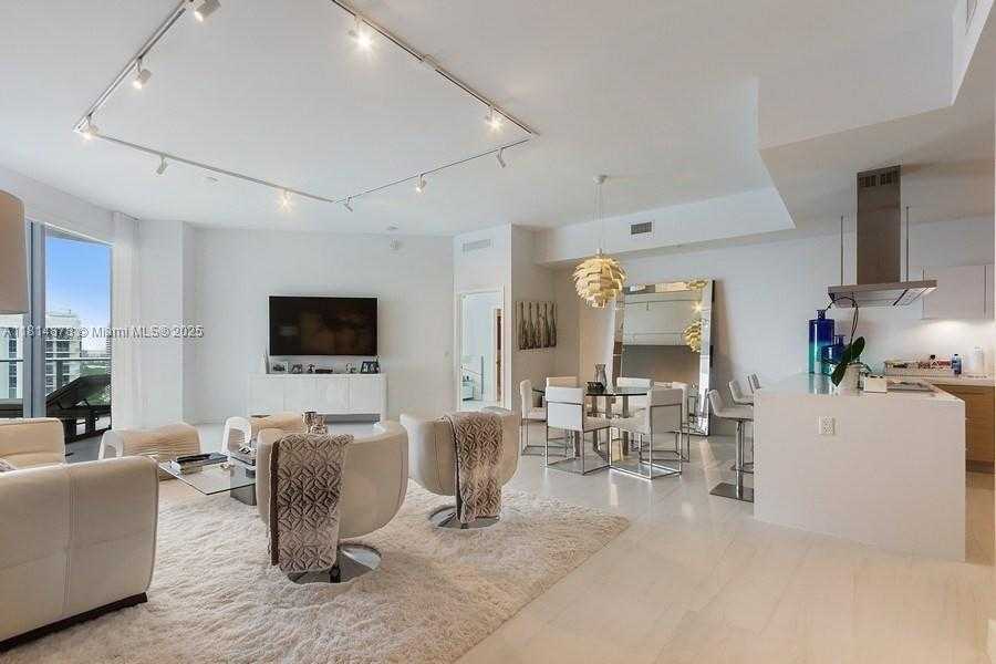 Small Image of 17301 BISCAYNE BLVD #LPH-3, North Miami Beach Number 6