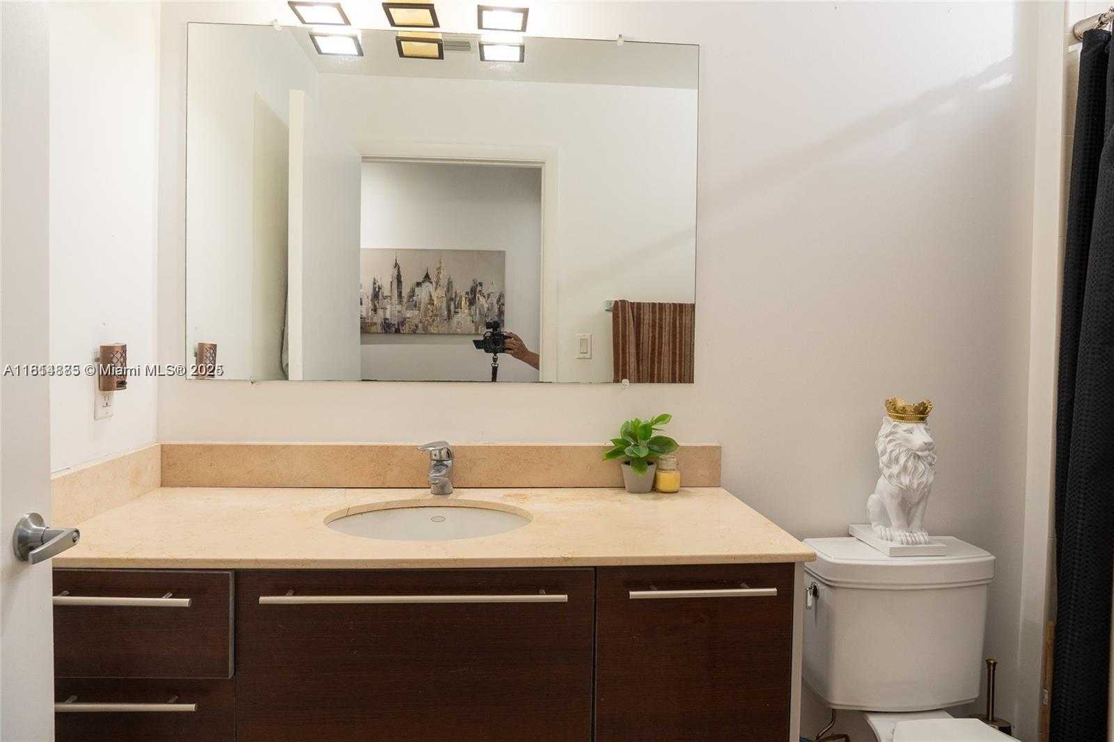 Small Image of 1900 NORTH BAYSHORE DR #3003, Miami Number 10