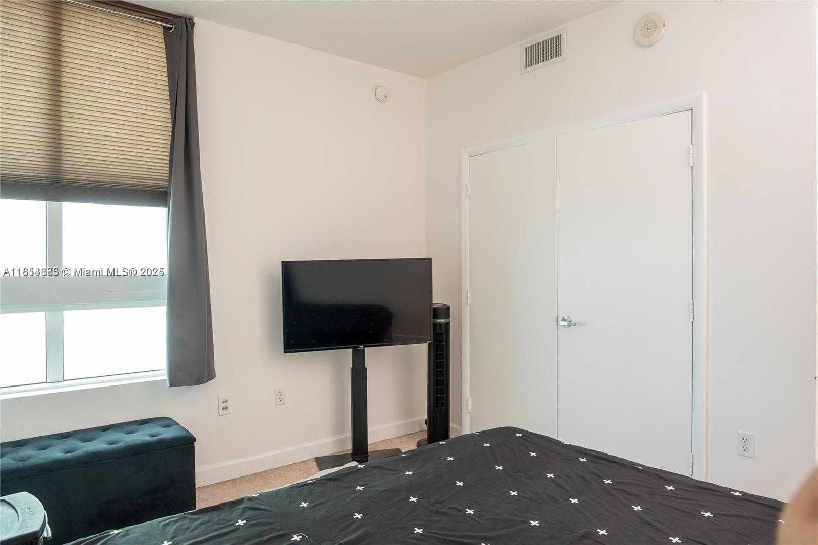 Small Image of 1900 NORTH BAYSHORE DR #3003, Miami Number 14