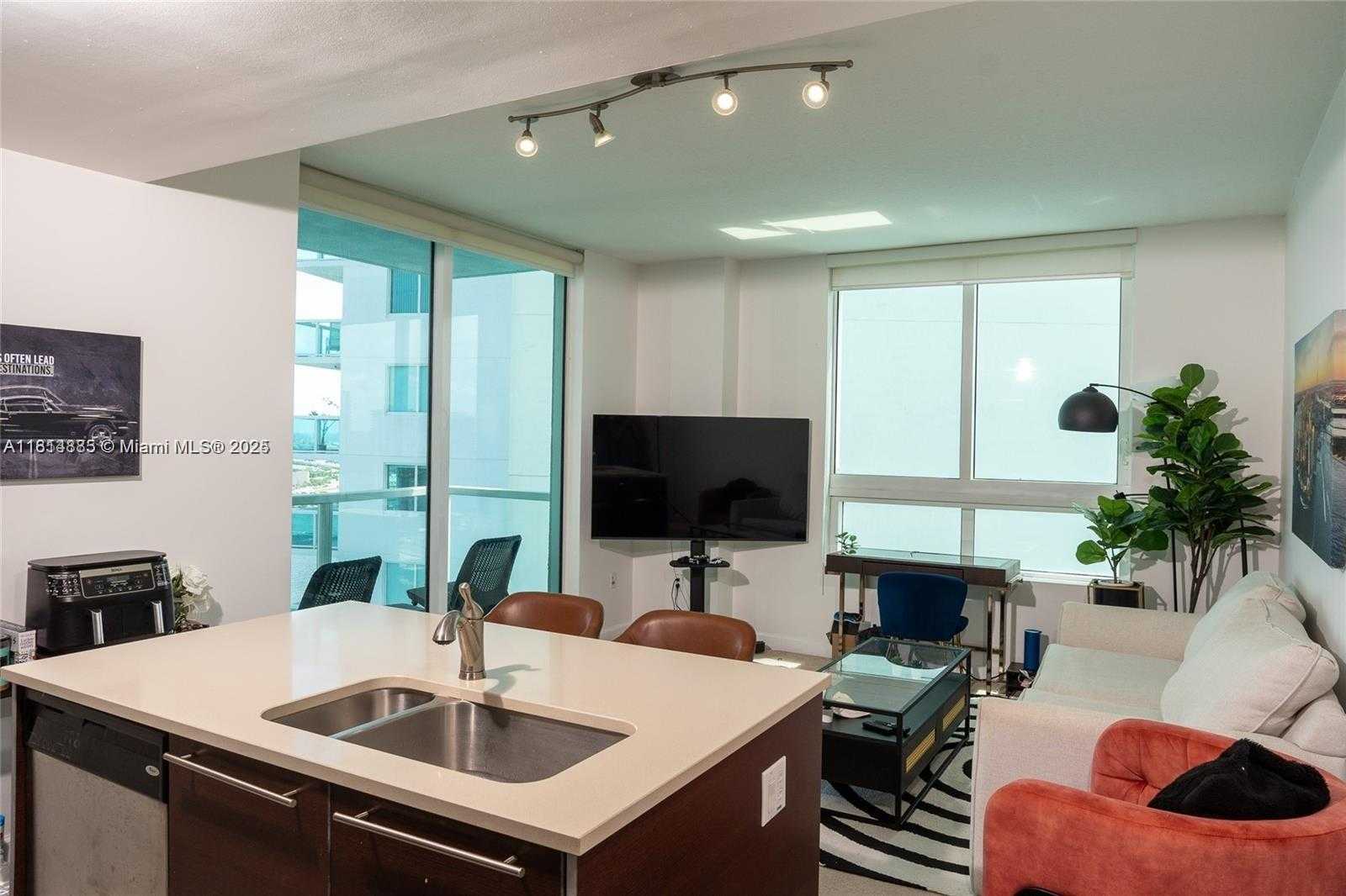 Small Image of 1900 NORTH BAYSHORE DR #3003, Miami Number 3