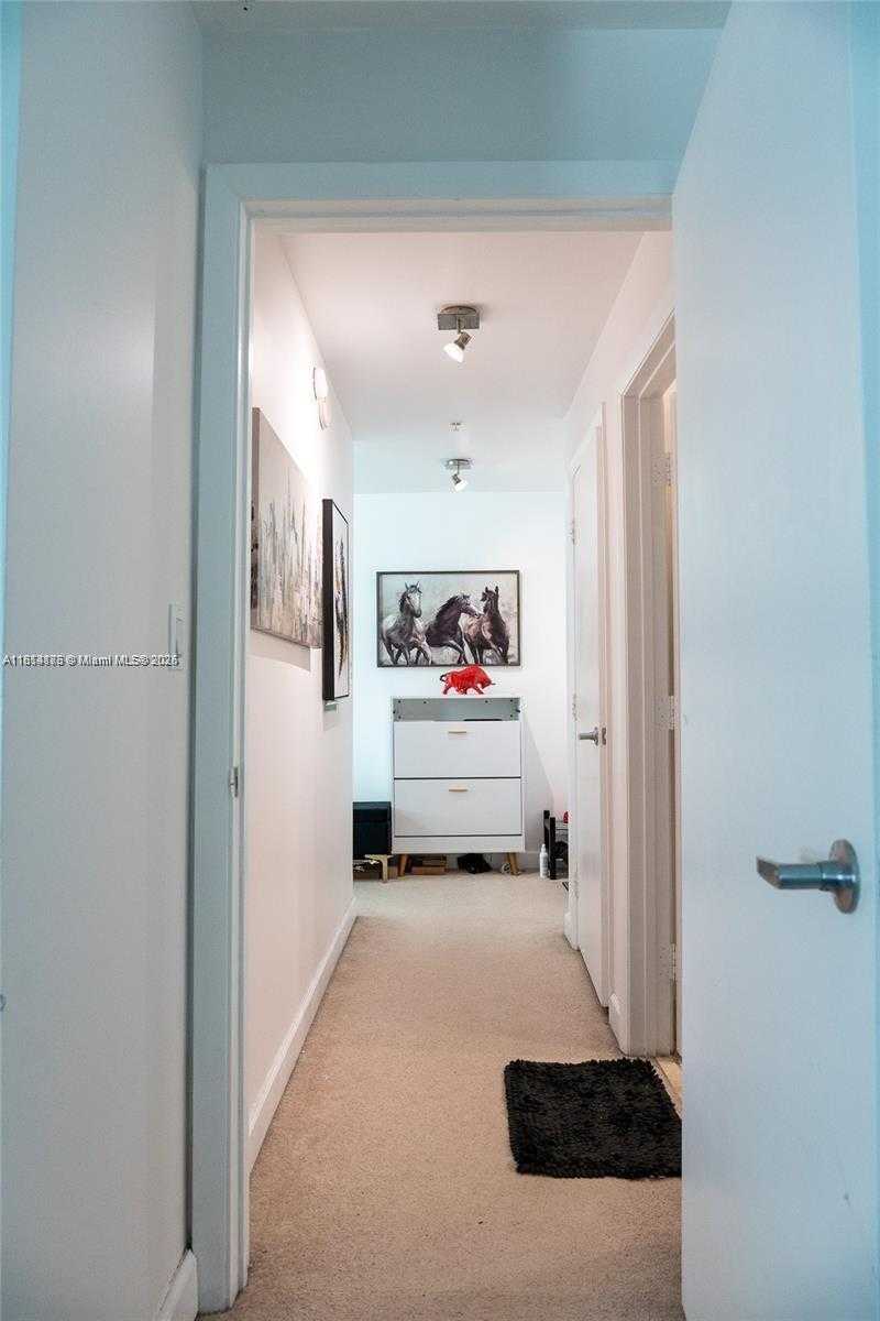 Small Image of 1900 NORTH BAYSHORE DR #3003, Miami Number 8