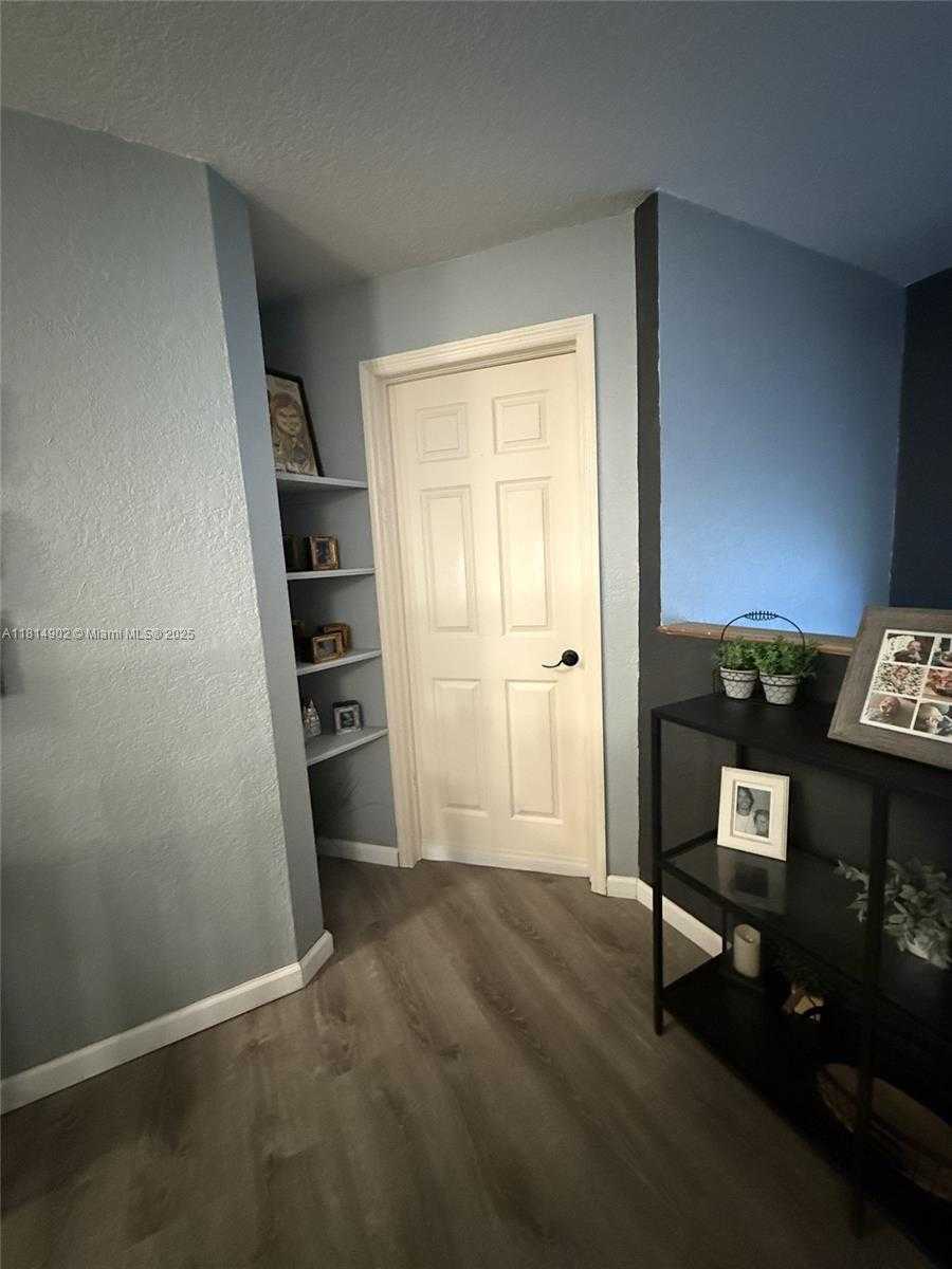Small Image of 238 MAGNOLIA AVENUE, Davie Number 11
