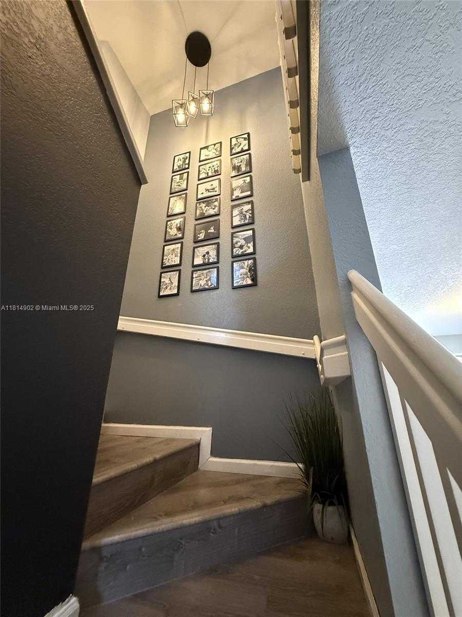 Small Image of 238 MAGNOLIA AVENUE, Davie Number 13