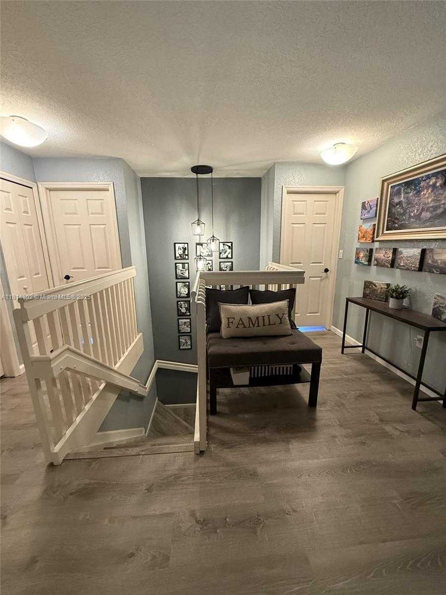 Small Image of 238 MAGNOLIA AVENUE, Davie Number 15