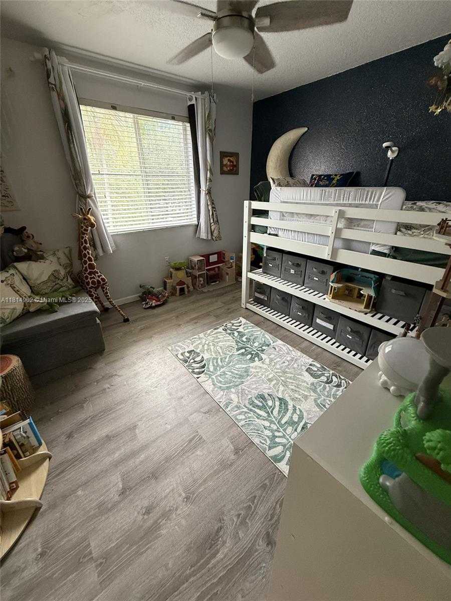 Small Image of 238 MAGNOLIA AVENUE, Davie Number 17