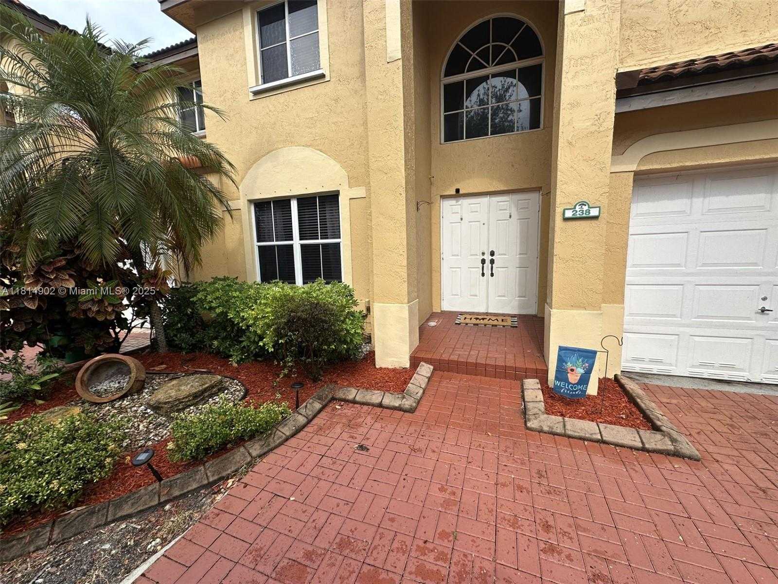 Small Image of 238 MAGNOLIA AVENUE, Davie Number 2