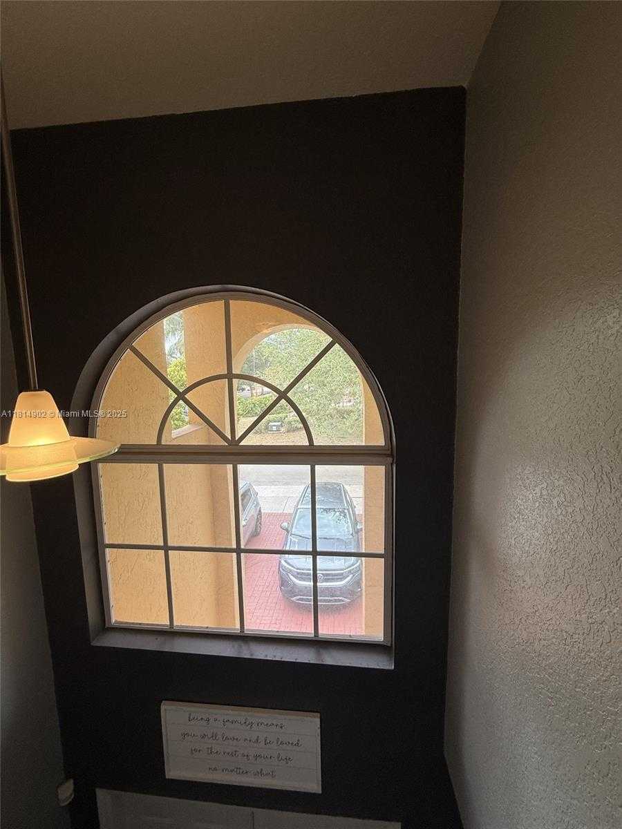 Small Image of 238 MAGNOLIA AVENUE, Davie Number 20