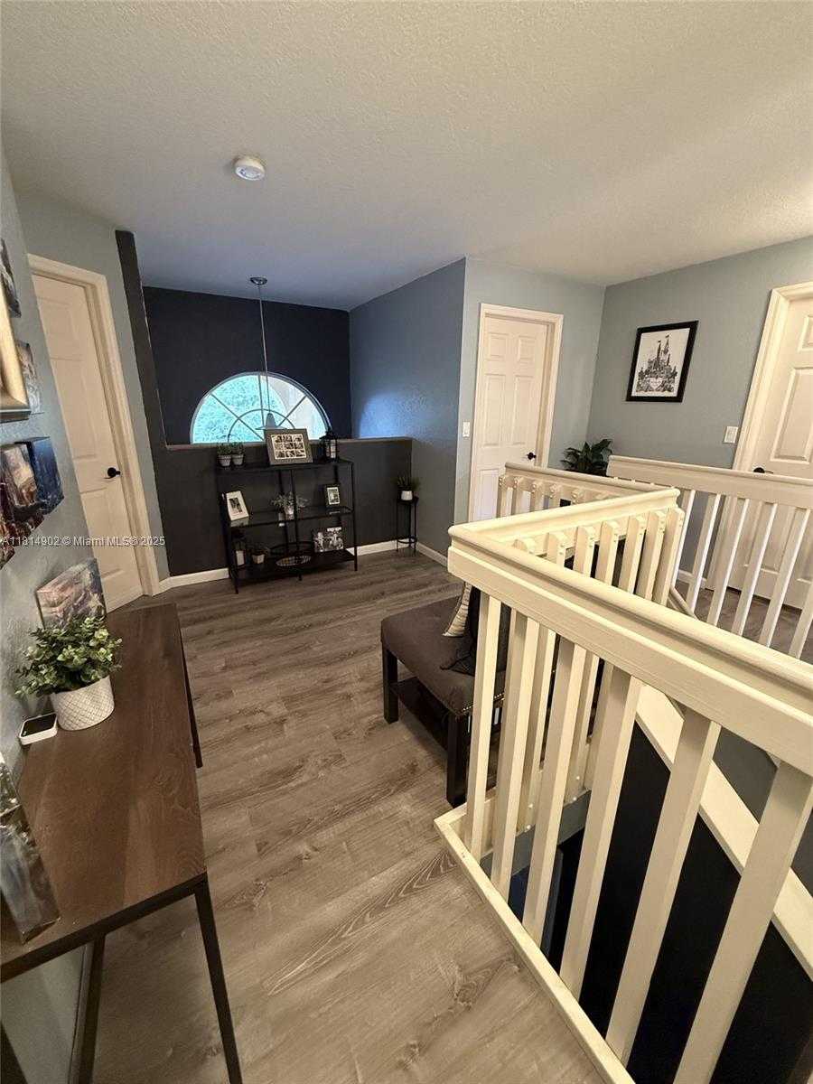 Small Image of 238 MAGNOLIA AVENUE, Davie Number 21