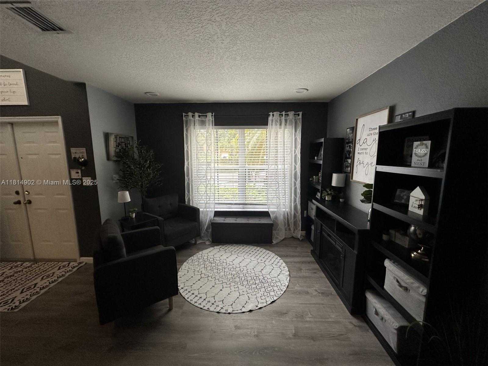 Small Image of 238 MAGNOLIA AVENUE, Davie Number 24