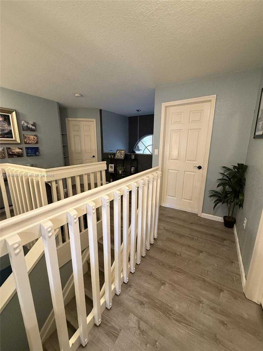 Small Image of 238 MAGNOLIA AVENUE, Davie Number 26
