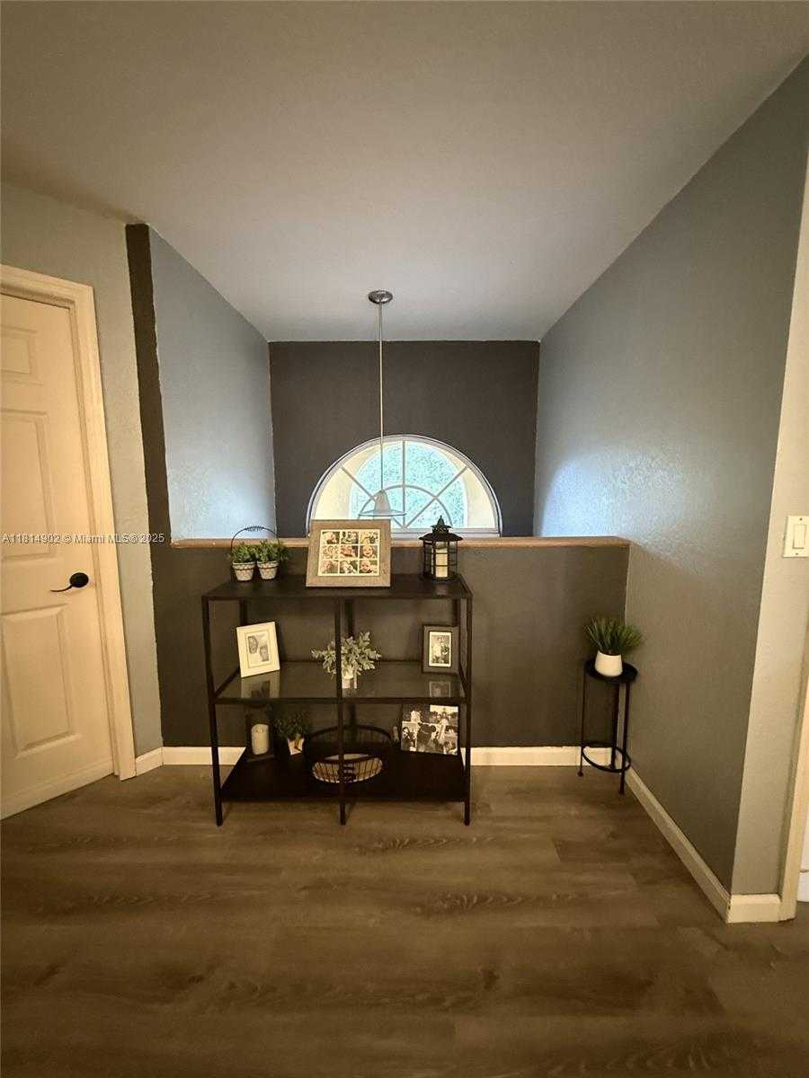 Small Image of 238 MAGNOLIA AVENUE, Davie Number 27