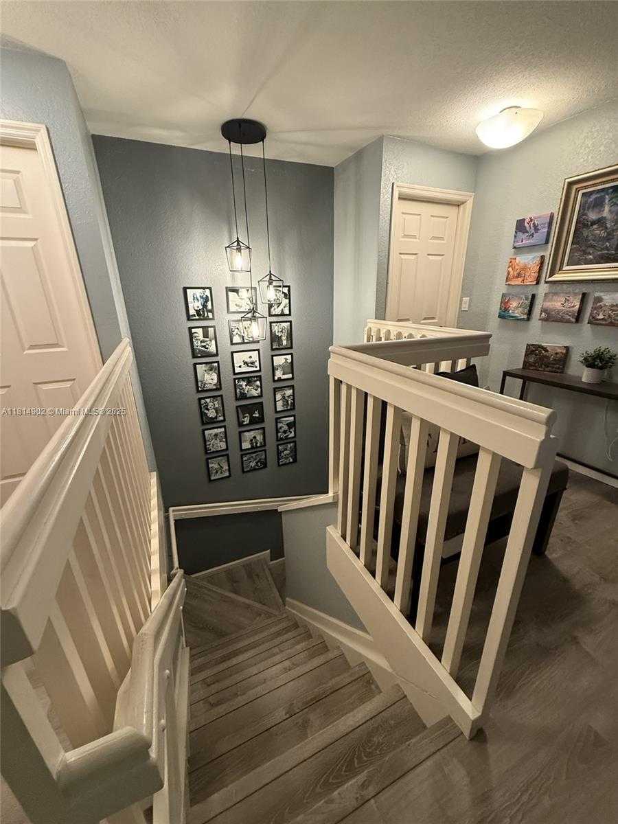 Small Image of 238 MAGNOLIA AVENUE, Davie Number 28