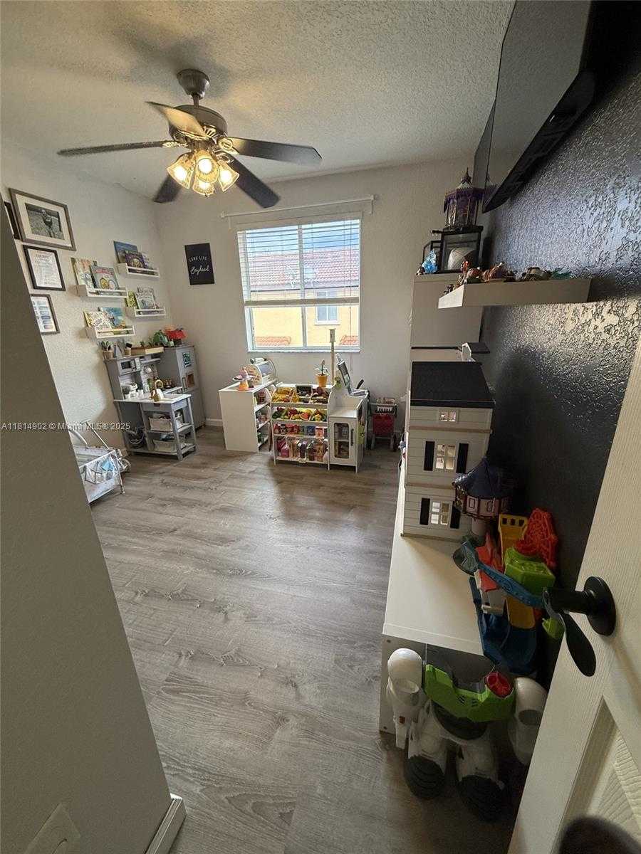 Small Image of 238 MAGNOLIA AVENUE, Davie Number 29