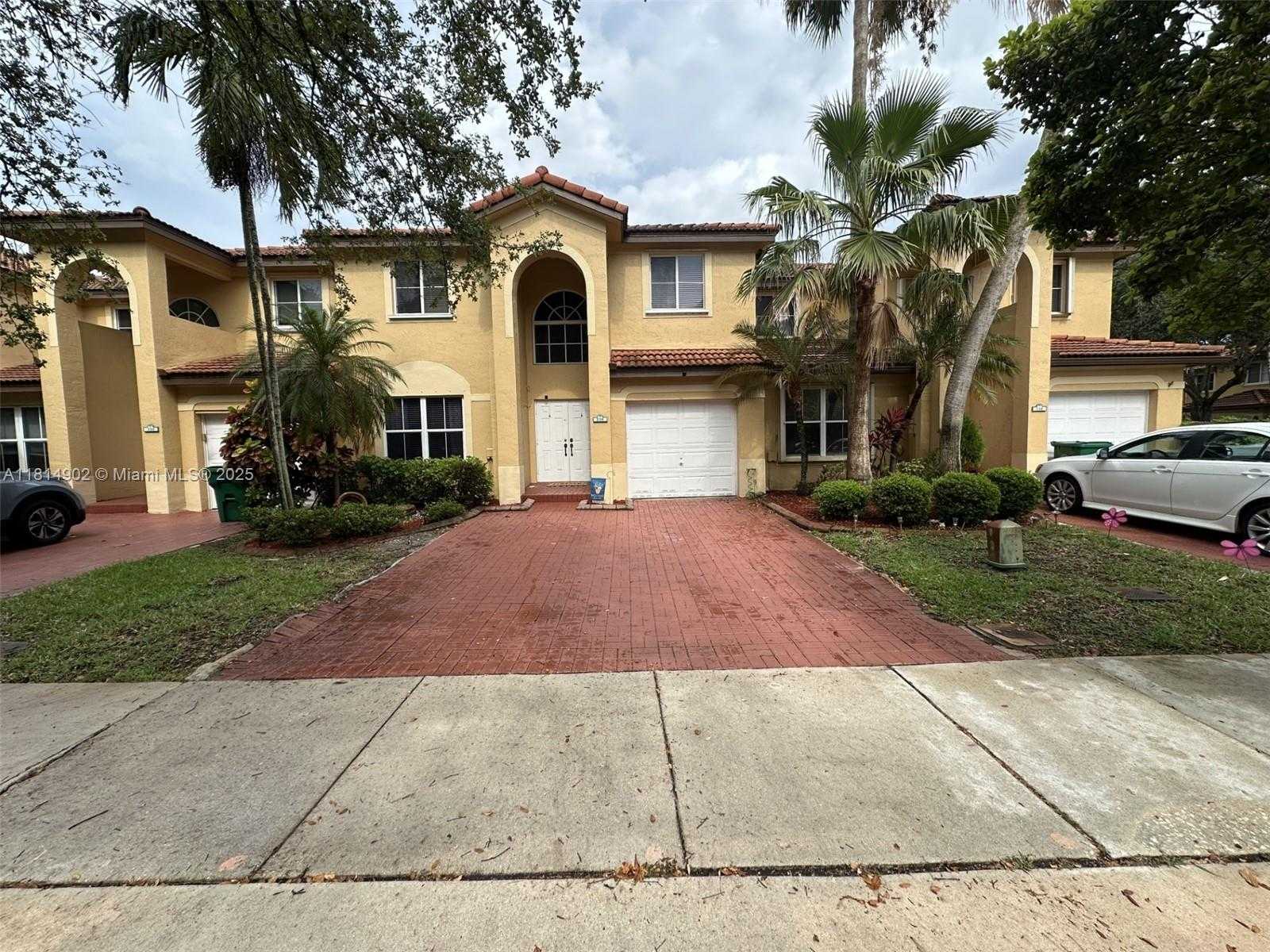 Small Image of 238 MAGNOLIA AVENUE, Davie Number 3