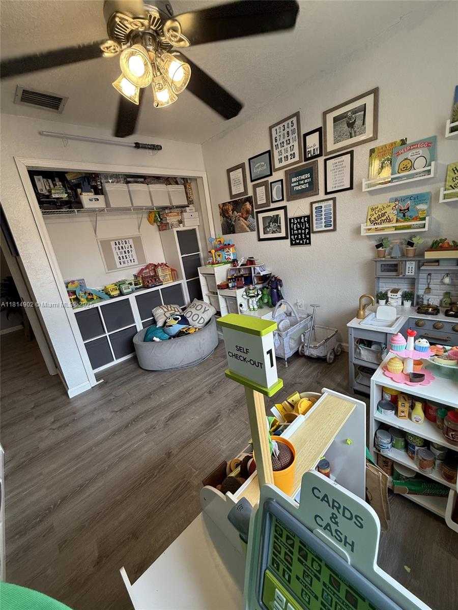 Small Image of 238 MAGNOLIA AVENUE, Davie Number 31