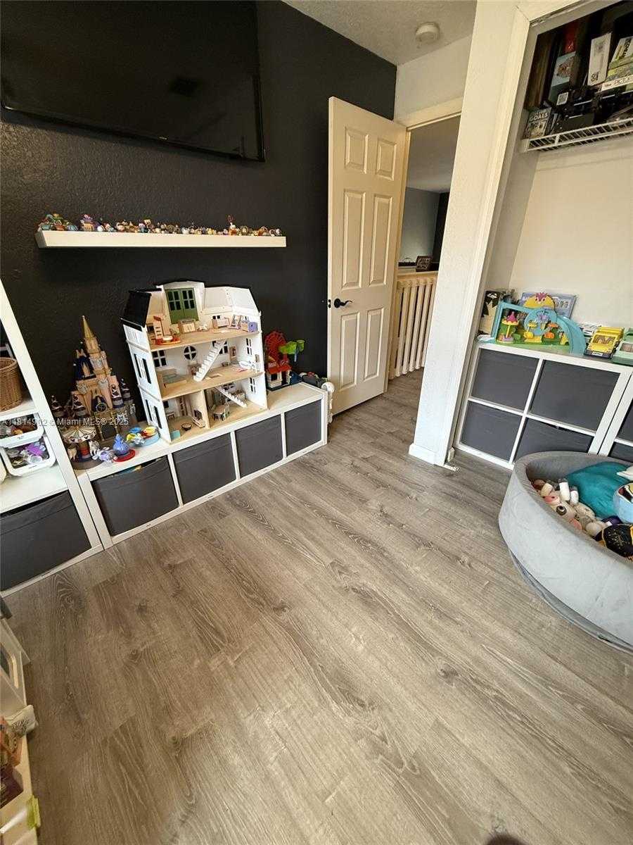 Small Image of 238 MAGNOLIA AVENUE, Davie Number 32