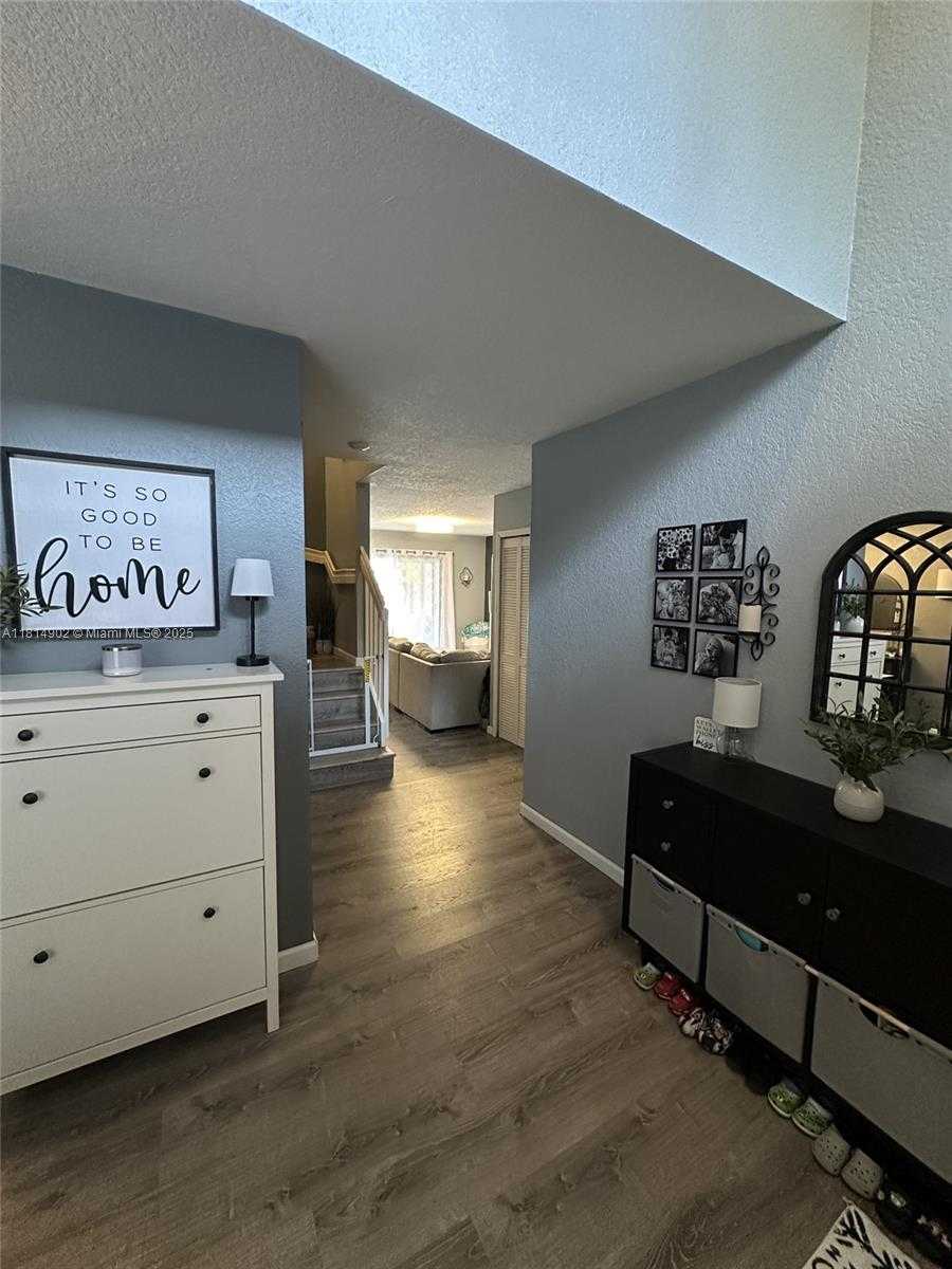 Small Image of 238 MAGNOLIA AVENUE, Davie Number 37