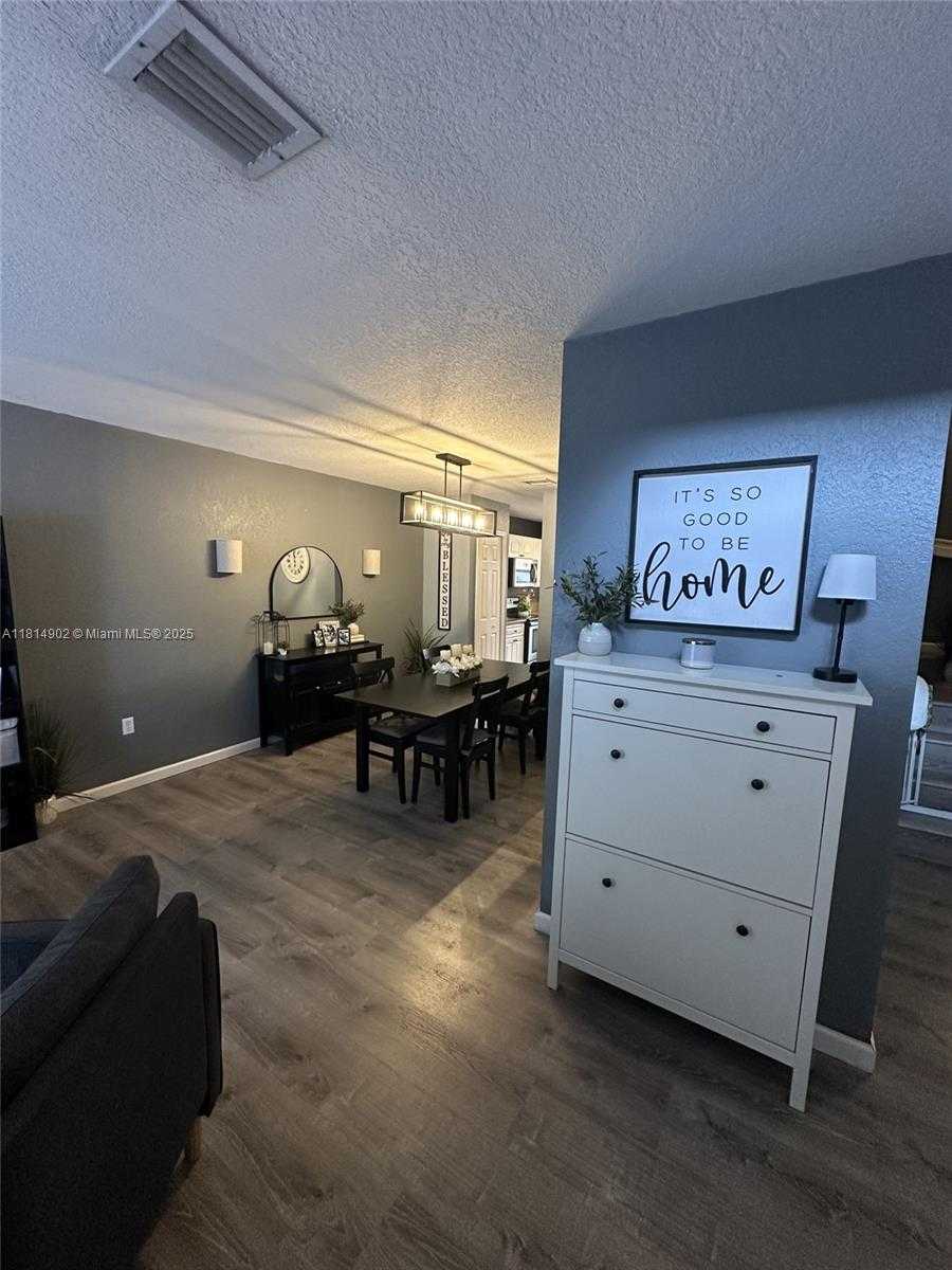 Small Image of 238 MAGNOLIA AVENUE, Davie Number 39