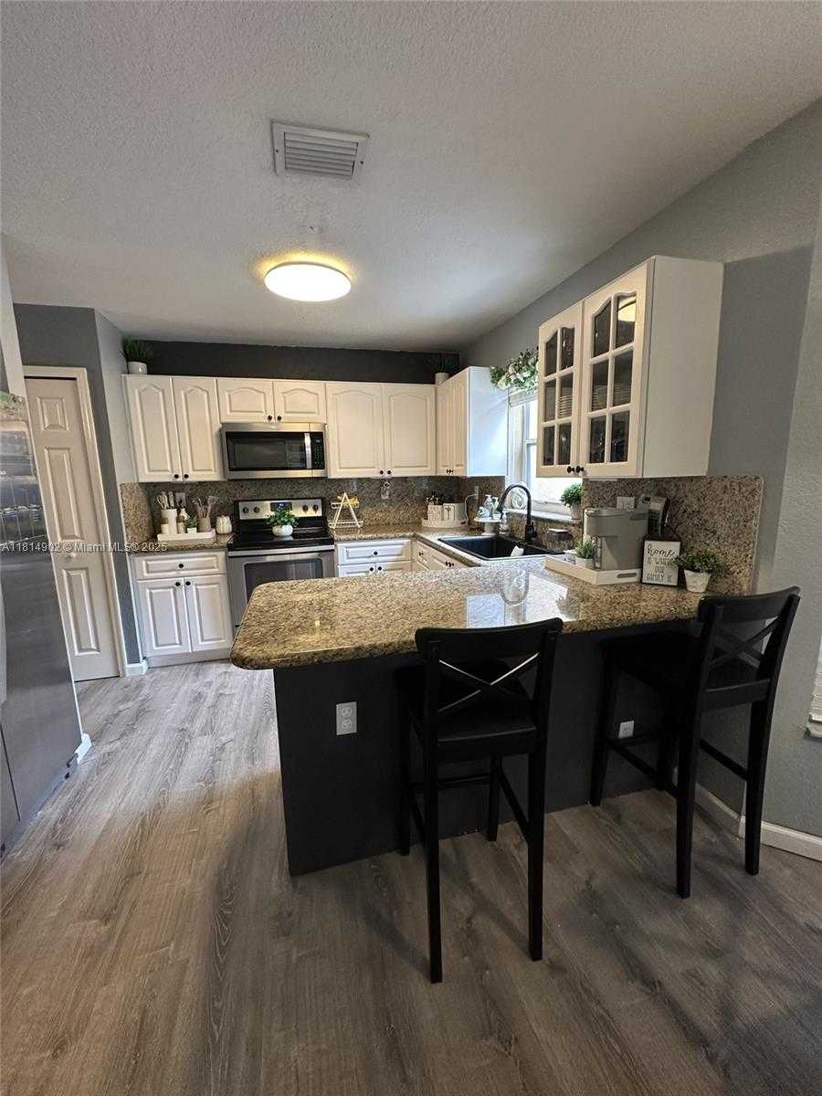 Small Image of 238 MAGNOLIA AVENUE, Davie Number 45