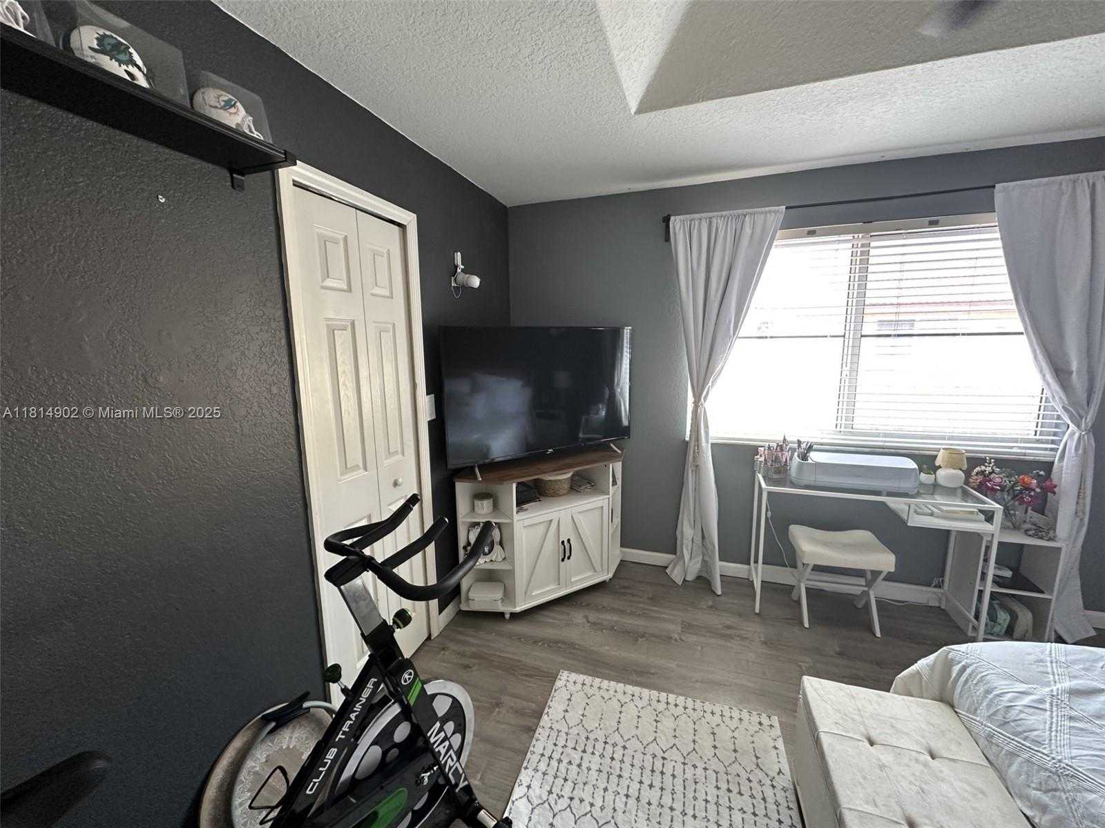 Small Image of 238 MAGNOLIA AVENUE, Davie Number 47