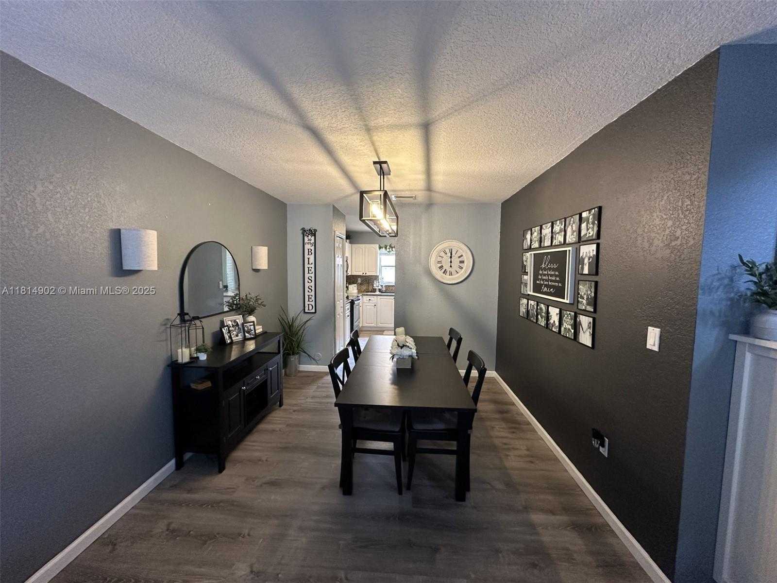 Small Image of 238 MAGNOLIA AVENUE, Davie Number 5