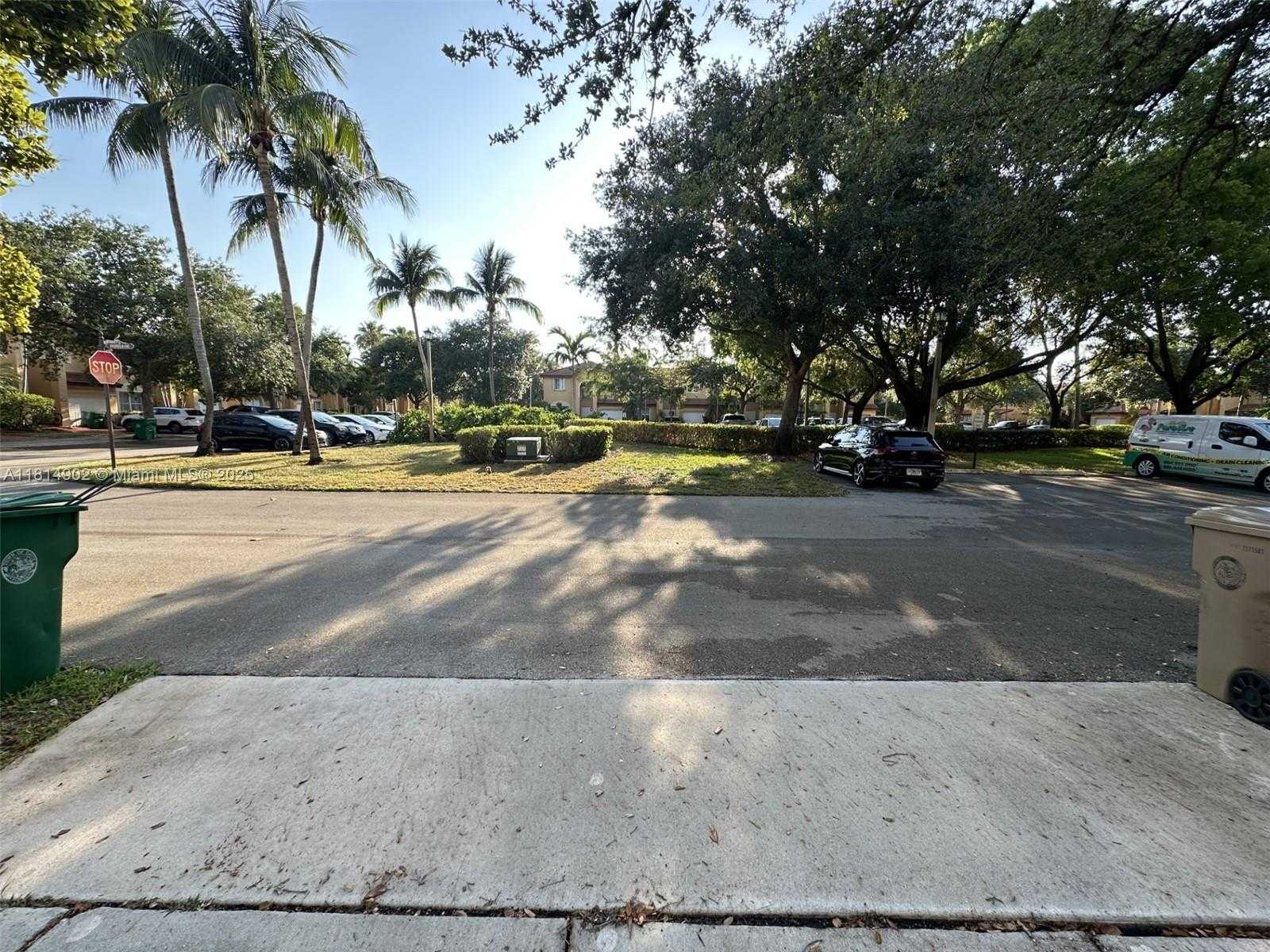Small Image of 238 MAGNOLIA AVENUE, Davie Number 53