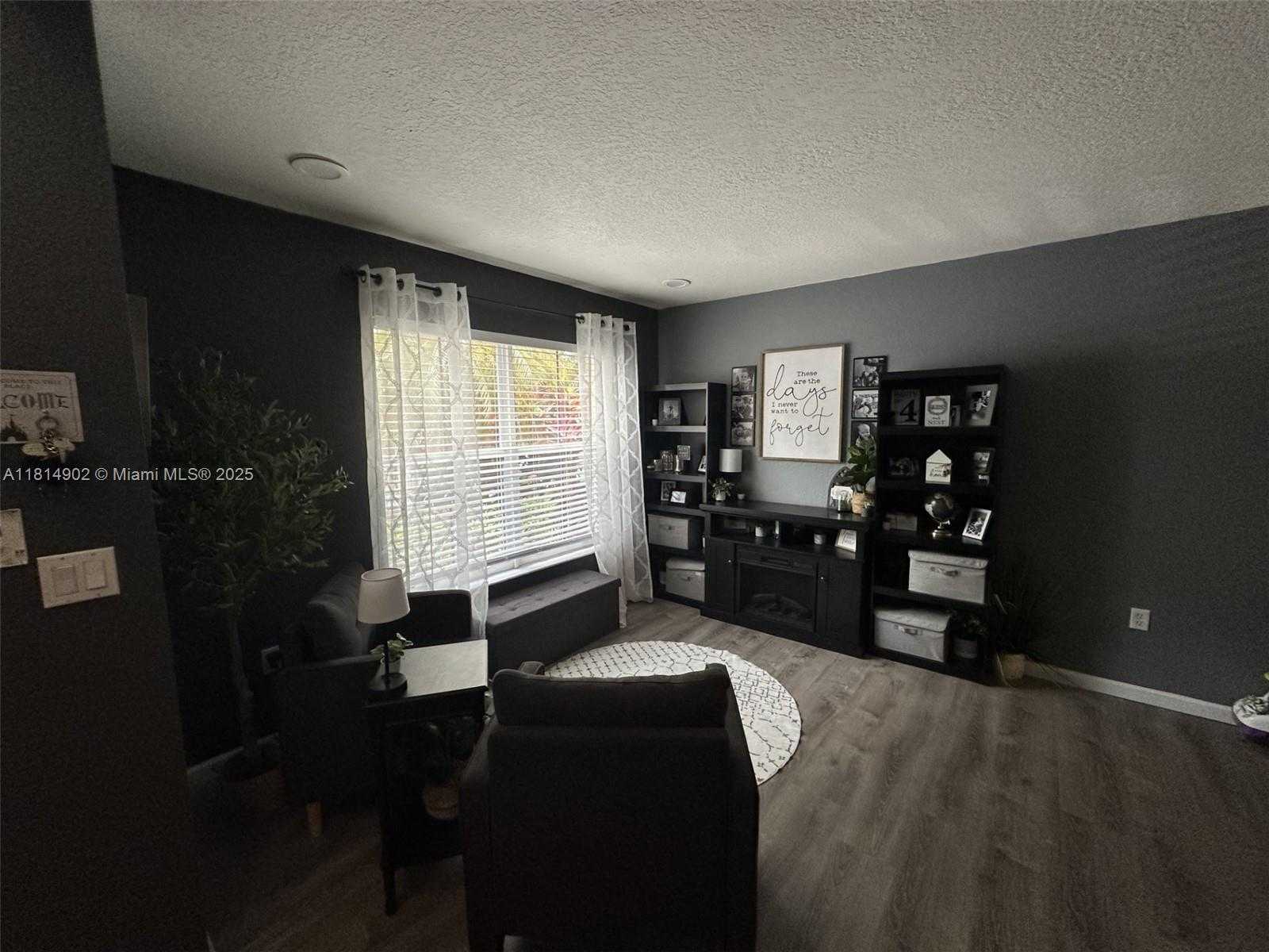 Small Image of 238 MAGNOLIA AVENUE, Davie Number 7