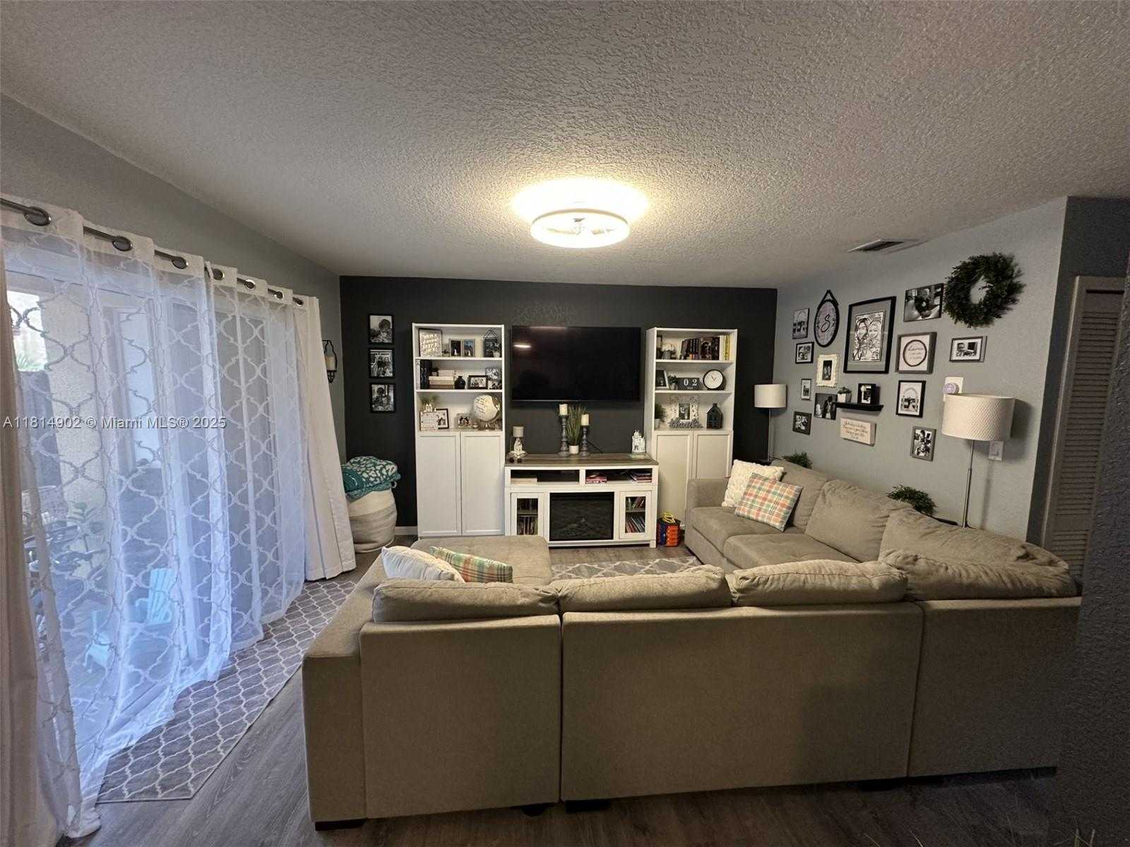 Small Image of 238 MAGNOLIA AVENUE, Davie Number 9