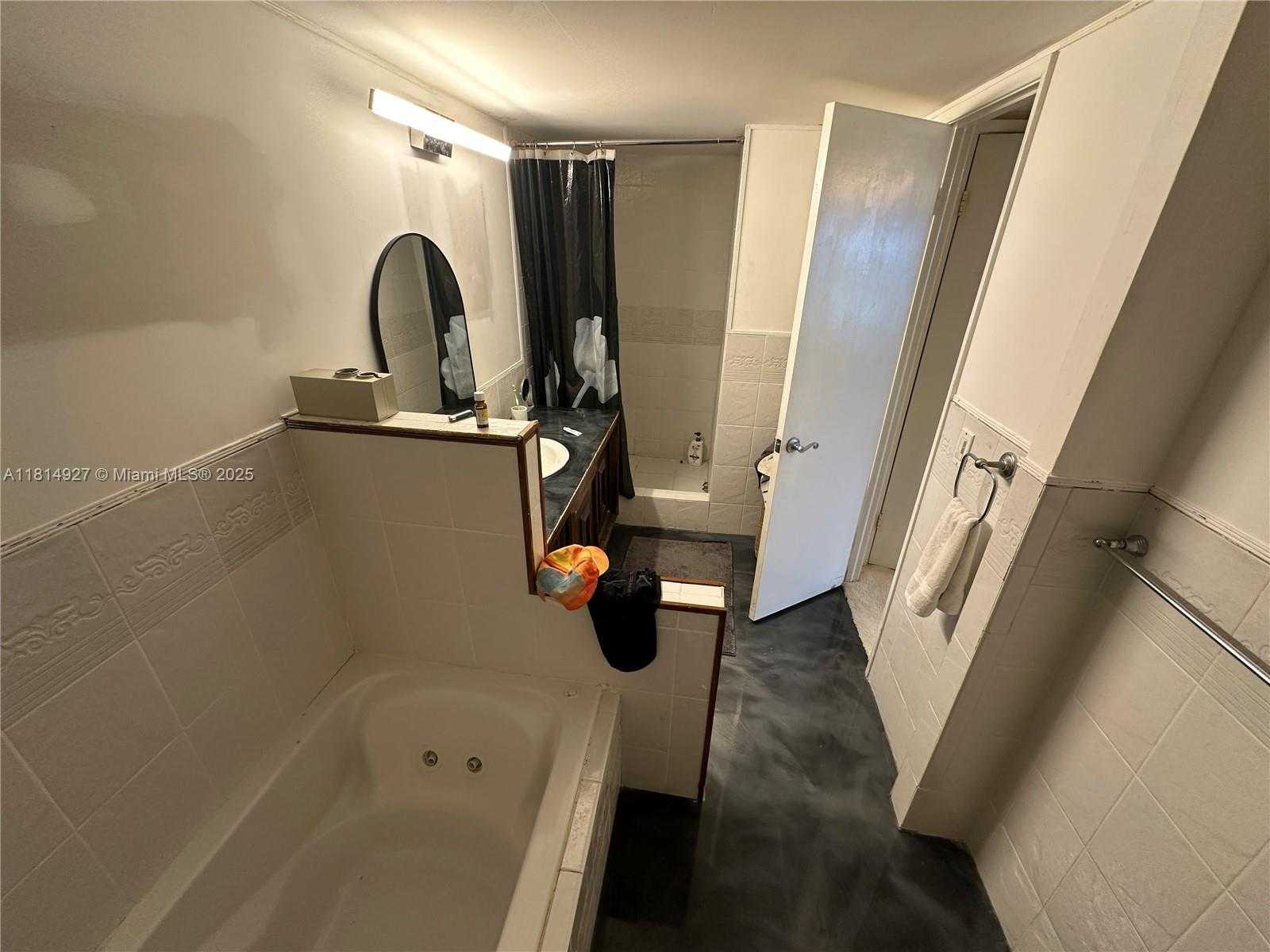 Small Image of 600 NORTH EAST 36TH ST #PH14, Miami Number 9