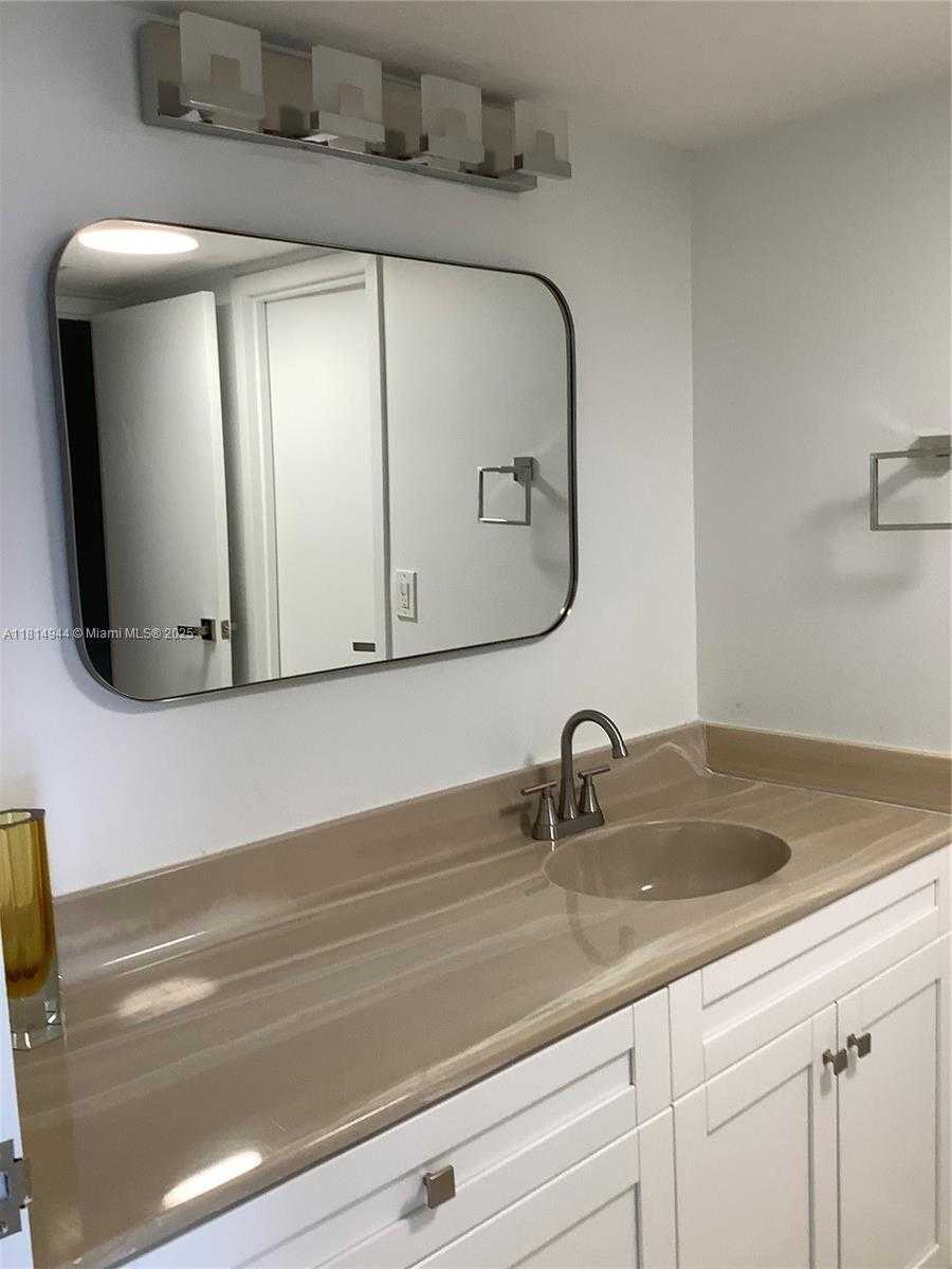 Small Image of 2333 BRICKELL AVE #615, Miami Number 16