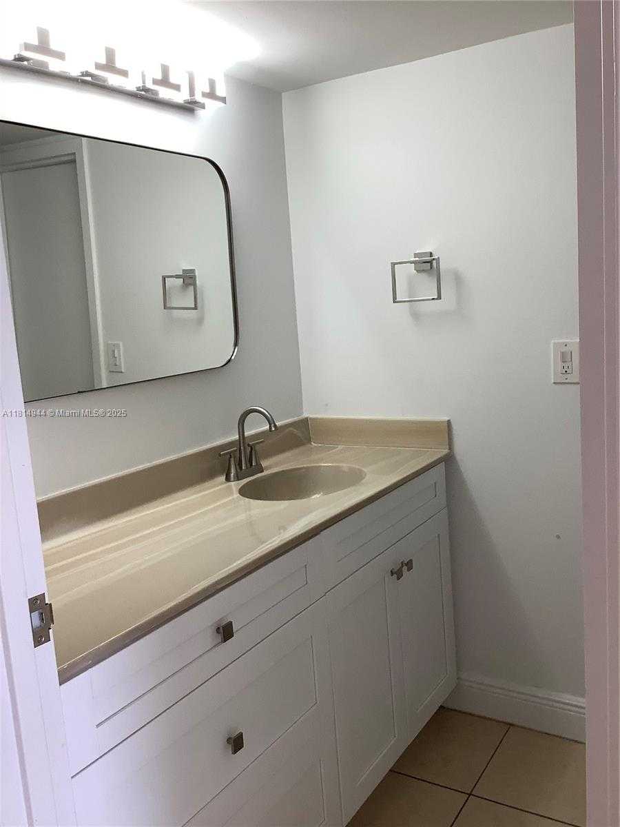 Small Image of 2333 BRICKELL AVE #615, Miami Number 17