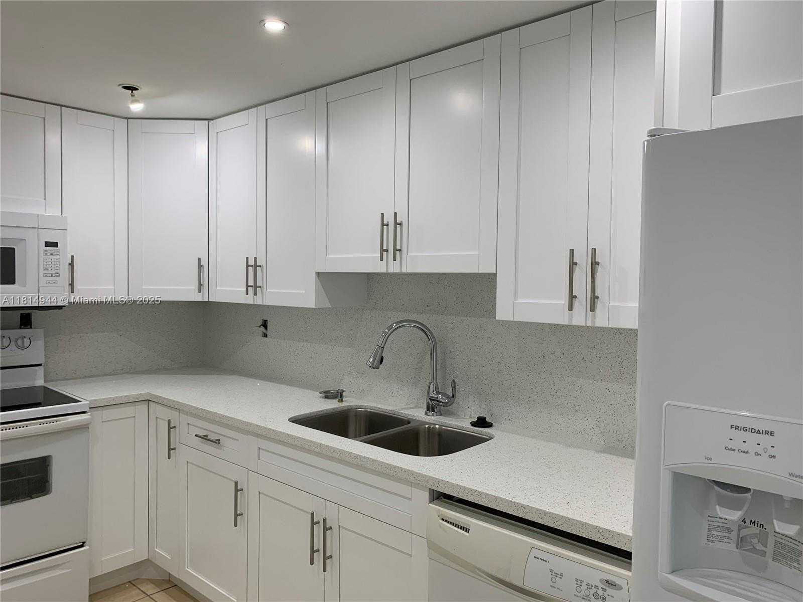Small Image of 2333 BRICKELL AVE #615, Miami Number 2