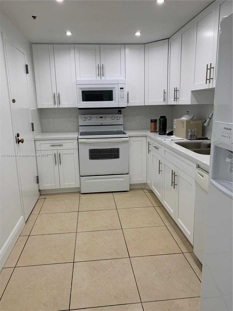 Small Image of 2333 BRICKELL AVE #615, Miami Number 3