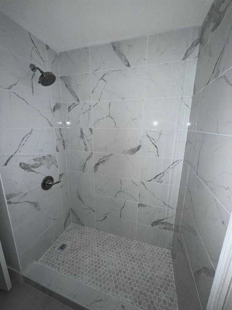 Small Image of 790 SORRENTO DR #790, Weston Number 5