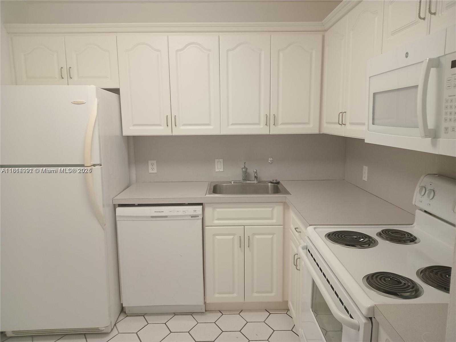 Small Image of 20400 SOUTH WEST COUNTRY CLUB DR #209, Aventura Number 13