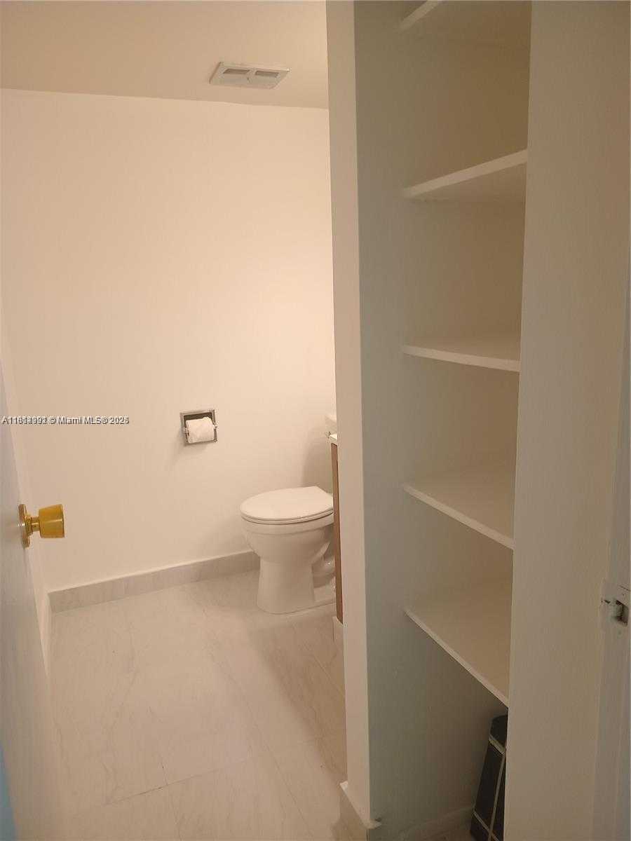 Small Image of 20400 SOUTH WEST COUNTRY CLUB DR #209, Aventura Number 15
