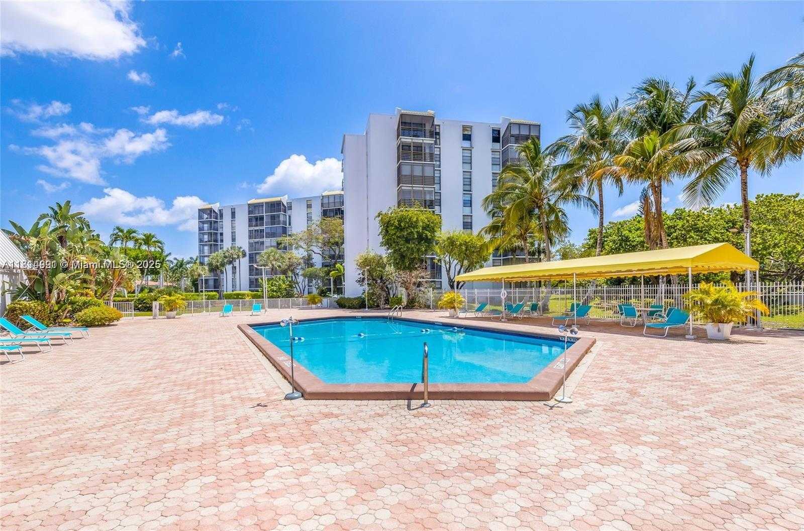 Small Image of 20400 SOUTH WEST COUNTRY CLUB DR #209, Aventura Number 22
