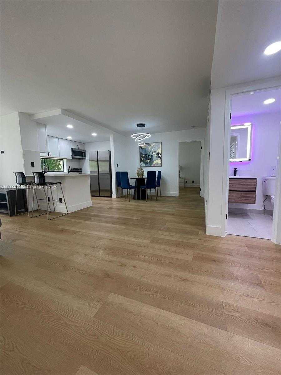 Small Image of 17011 NORTH BAY RD #307, Sunny Isles Beach Number 5
