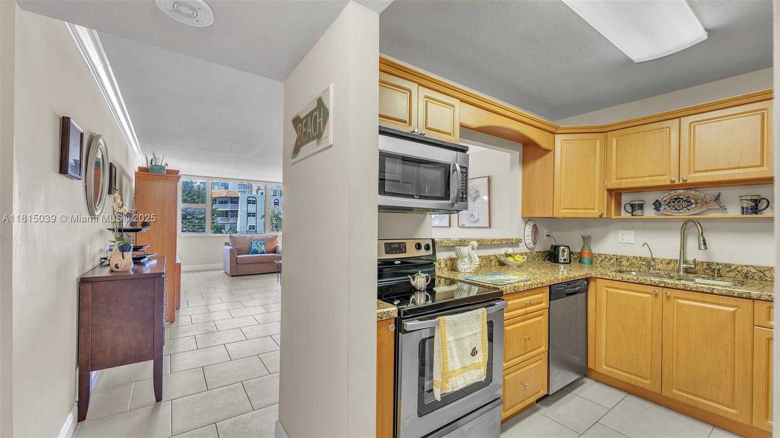 Small Image of 3180 SOUTH OCEAN DR #322, Hallandale Beach Number 8