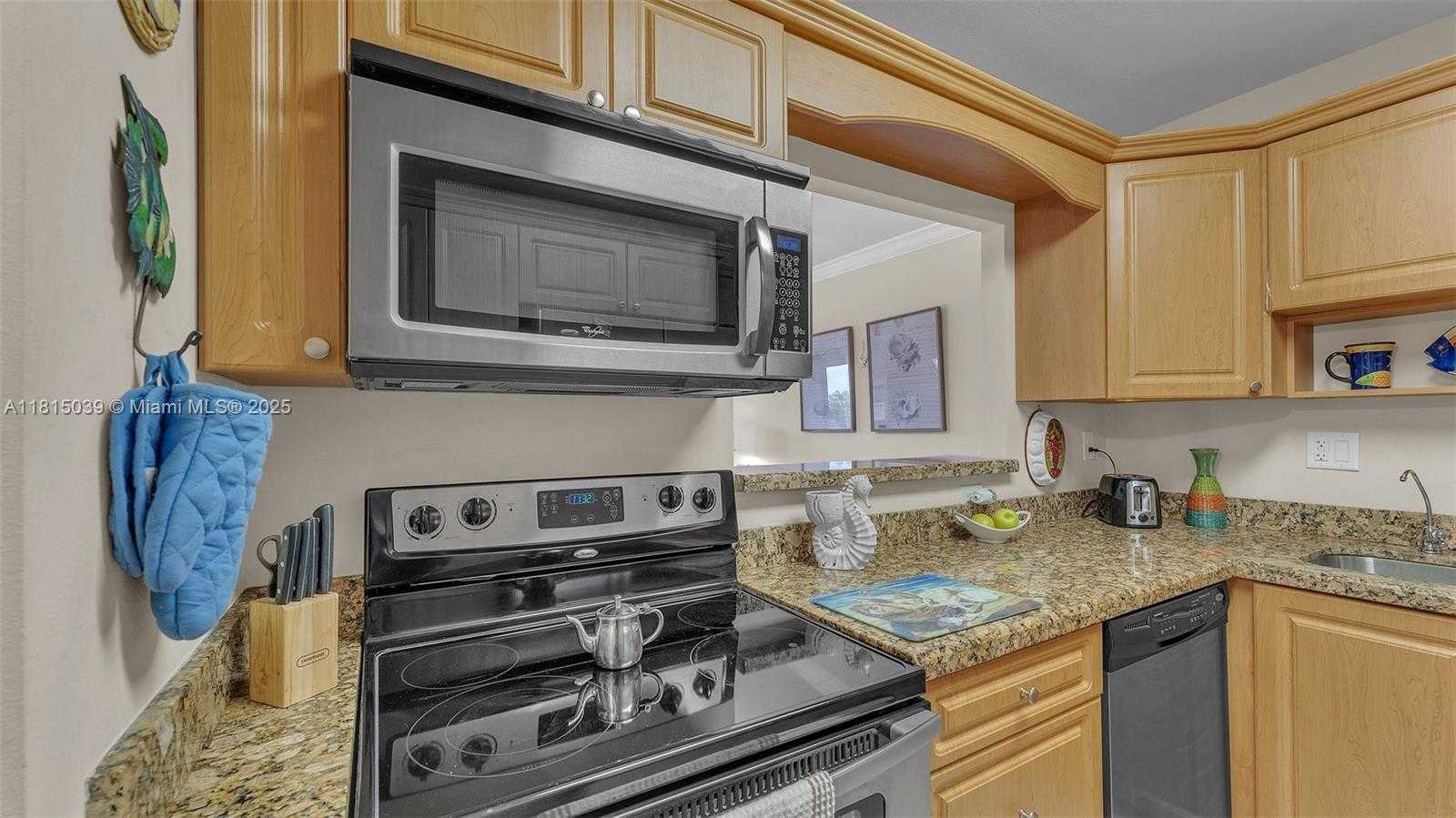 Small Image of 3180 SOUTH OCEAN DR #322, Hallandale Beach Number 9